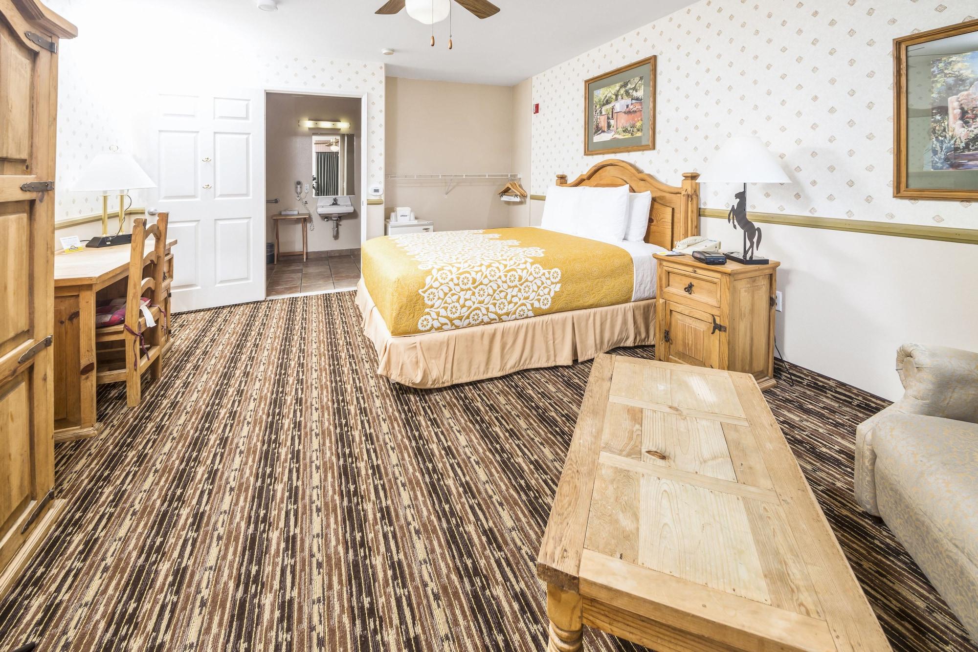 Days Inn By Wyndham Lebec Grapevine Kültér fotó