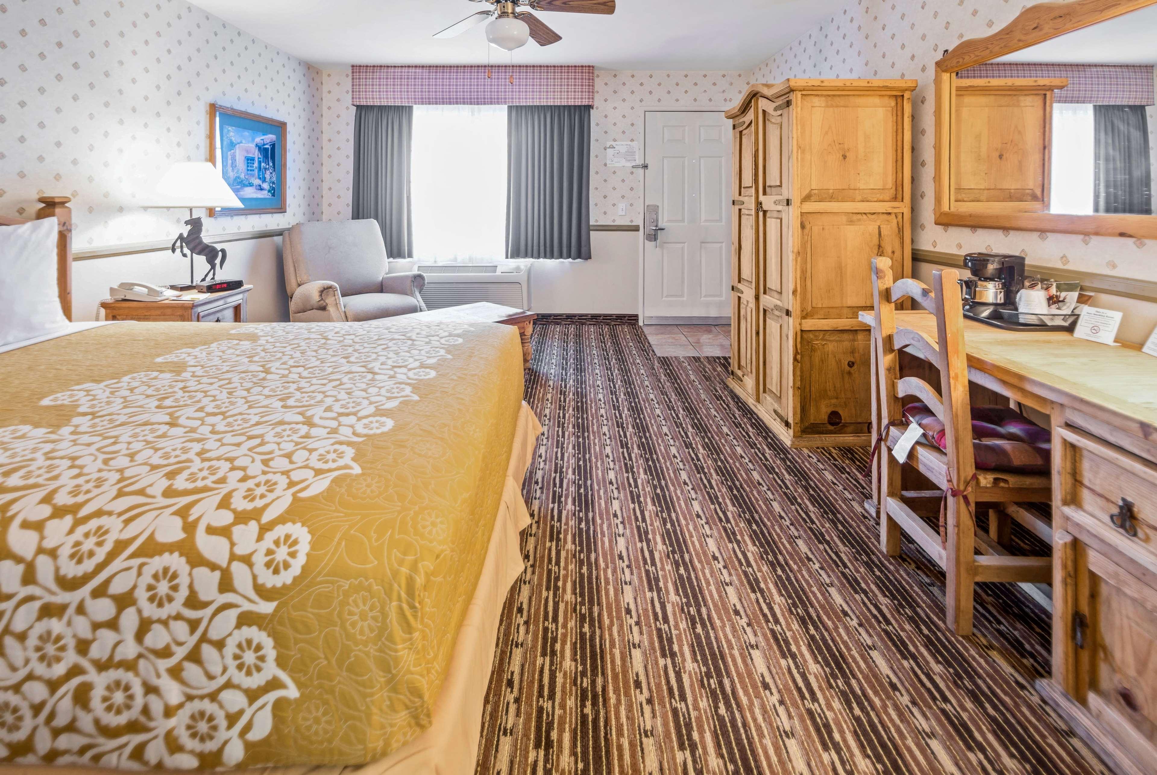 Days Inn By Wyndham Lebec Grapevine Kültér fotó