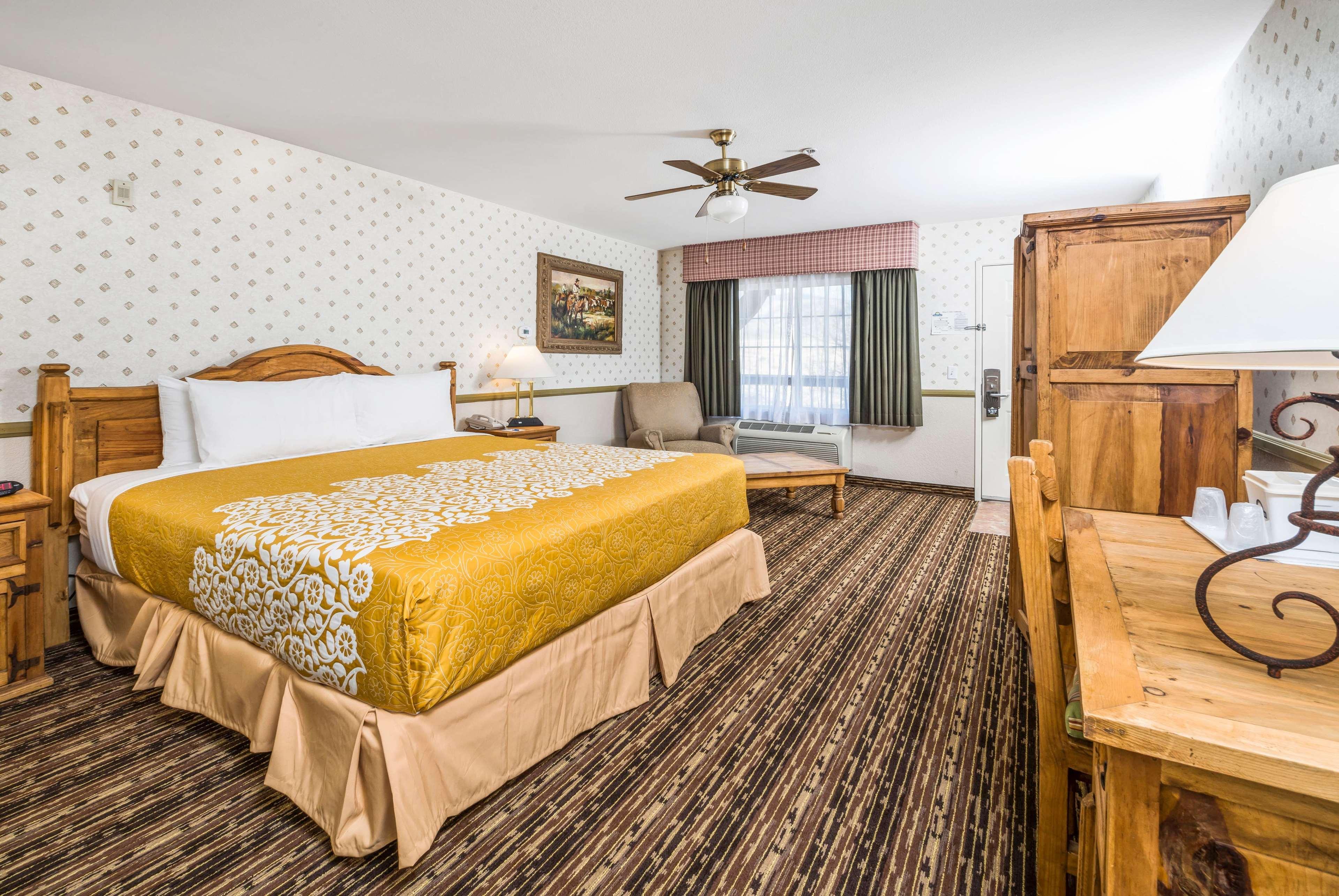 Days Inn By Wyndham Lebec Grapevine Kültér fotó