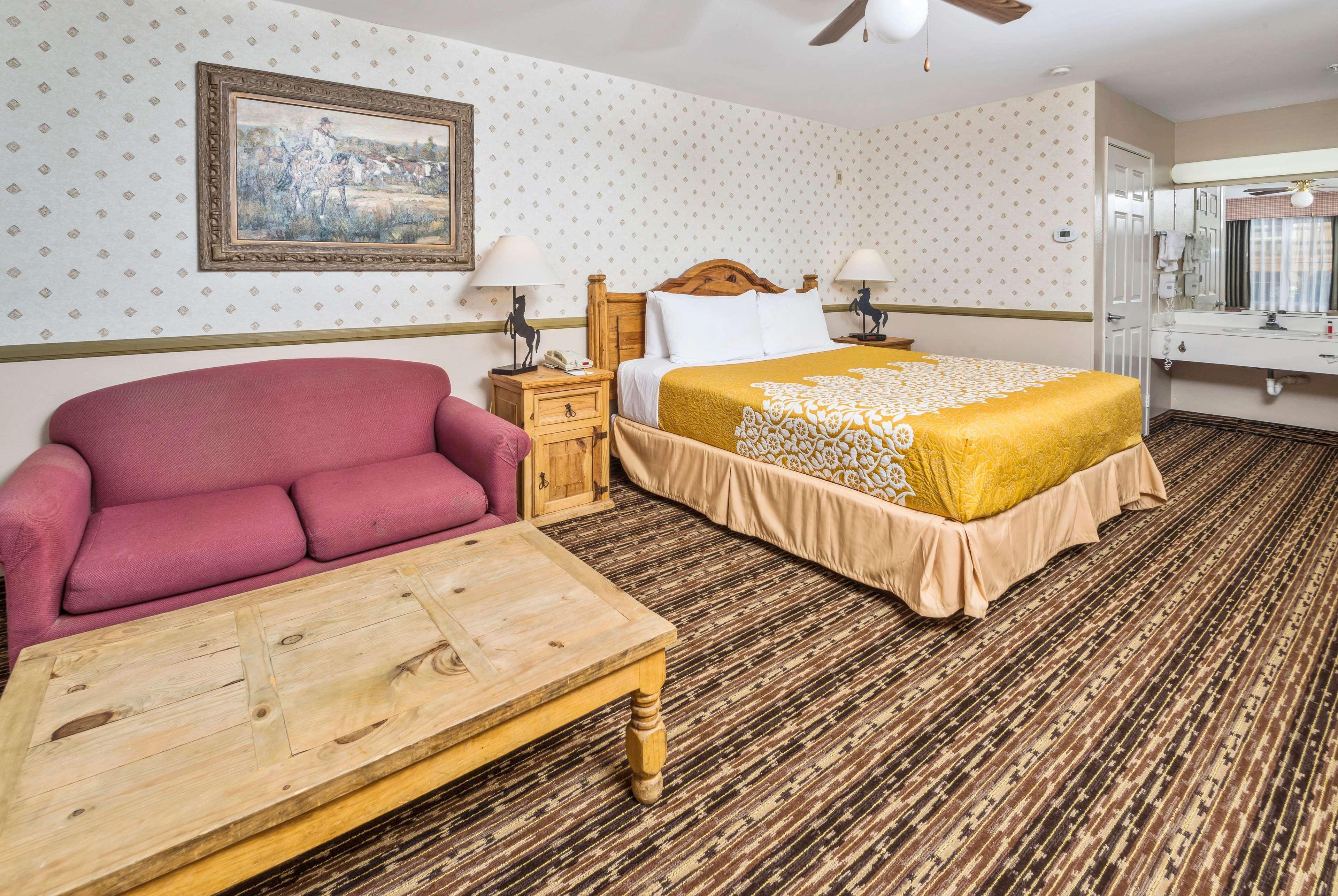 Days Inn By Wyndham Lebec Grapevine Kültér fotó
