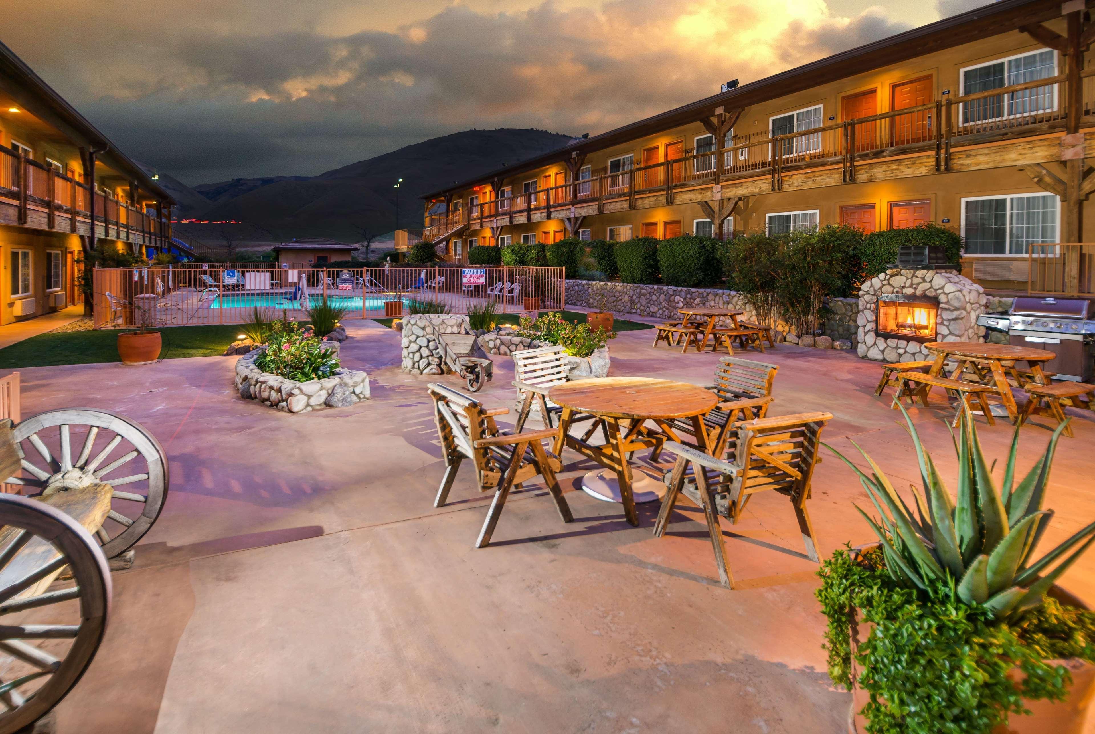 Days Inn By Wyndham Lebec Grapevine Kültér fotó