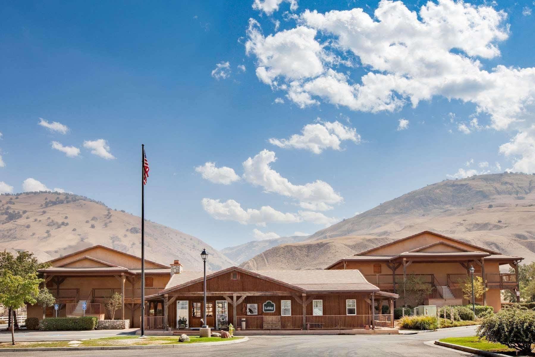 Days Inn By Wyndham Lebec Grapevine Kültér fotó