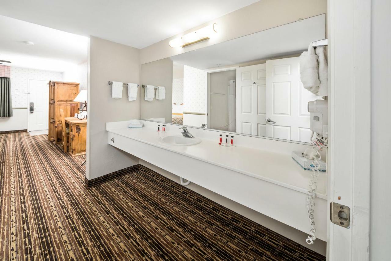 Days Inn By Wyndham Lebec Grapevine Szoba fotó